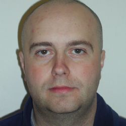 Na poliklinice osvobodili vězně, policie po něm pátrá