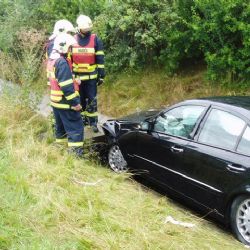 Na rozvadovské dálnici přistával vrtulník
