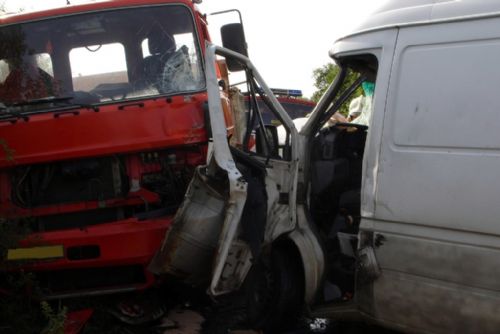 Foto: Nehoda u Luženic: Tři těžce a jeden lehce zraněný