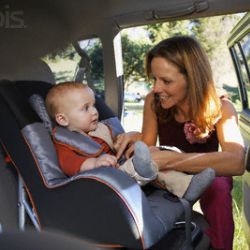Od května jsou pro všechny děti povinné autosedačky