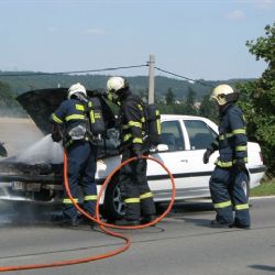 Peugeot začal u Křimic za jízdy hořet