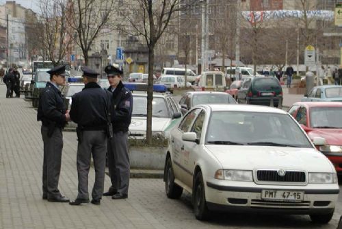Foto: Policisté a inspektoři si posvítili na nelegální pobyt cizinců