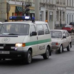 Řidič lehce popil a naboural