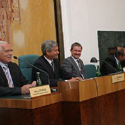 Prezident Klaus bude besedovat se studenty univerzity