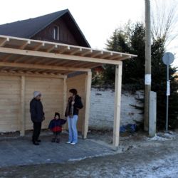 Romové z Dobré Vody postavili novou zastávku
