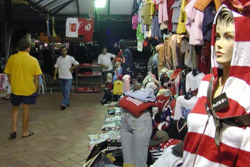 Foto: Rozpadlou tržnici v Alžbětíně nahradí Free shop