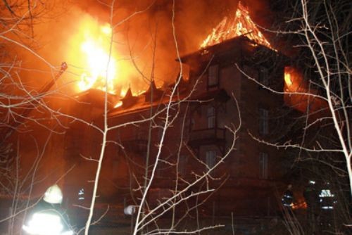 Foto: V Boru u Tachova hořela střecha firmy