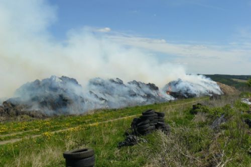 Foto: V Černošíně hořel stoh