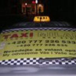 V Chebu napadli taxikáře