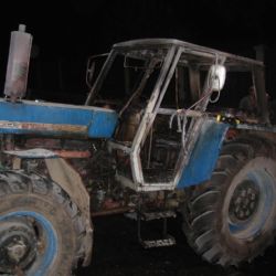 V Petrovicích shořel traktor