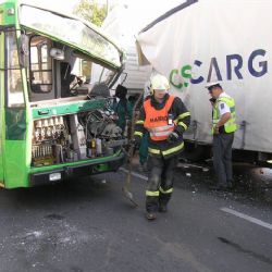 V Plzni včera boural trolejbus, pět zraněných