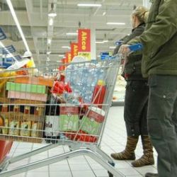 V Tescu třináct párů bot pokladnou nepronesl