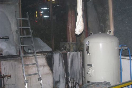 Foto: V třemošenské firmě Well včera hořelo