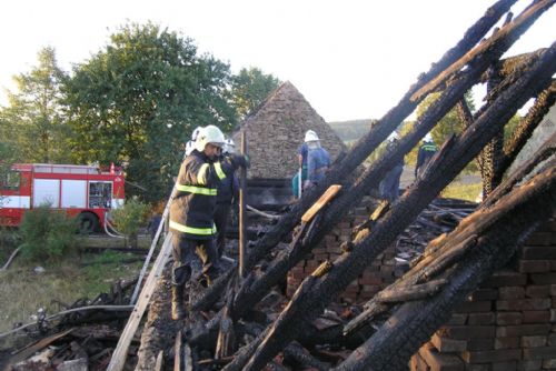 Foto: Ve Smrčovci hořel dům se stodolou
