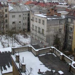 Ze střechy ´liďáku´ zmizelo skoro sto čtverečních metrů mědi