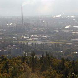 Žena vylezla v Dobřanech na komín, slezla s hasiči 