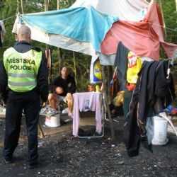 Bezdomovci se zabydleli na okraji Plzně