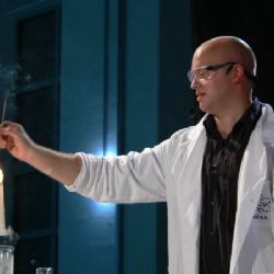 Chemický mág  Londesborough předvede dnes show v Plzni