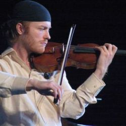 Divadlo J. K. Tyla uvede Symfonický koncert s hostem Pavlem Šporclem