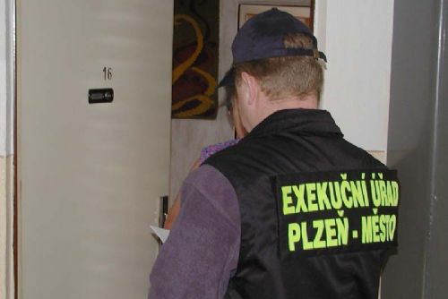 Foto: Exekutoři často zvoní u dveří Plzeňáků