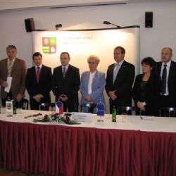 Hejtmani jednali v Plzni o sociální politice i fotbalových brankách