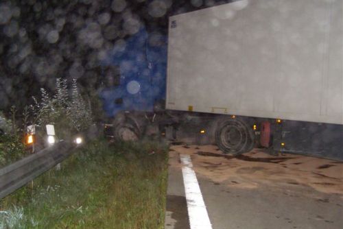 Foto: Nehoda kamionu zablokovala rozvadovskou dálnici