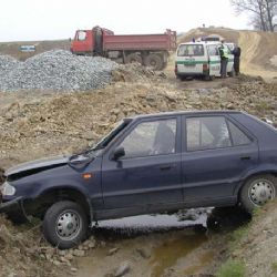 Dvě auta se čelně srazila 