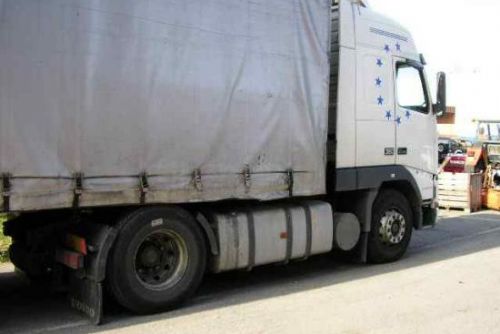 Foto: Neznámý pachatel vykradl ve Starém Plzenci náklaďák. Škoda 160 tisíc