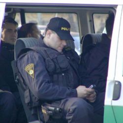 Plzní budou pochodovat extrémisté, policie radí vyhnout se centru