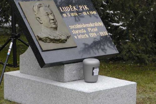 Foto: Pik má v Plzni čestný hrob 