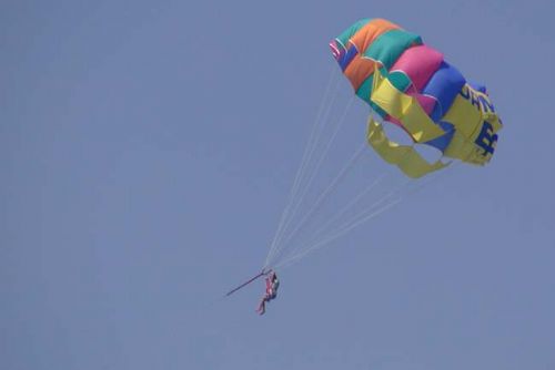 Foto: V Krušných horách havarovala paraglidistka