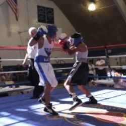 Peklo hostí boxerskou show