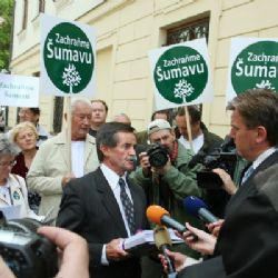 Petice na záchranu Šumavy už dorazila do Sněmovny