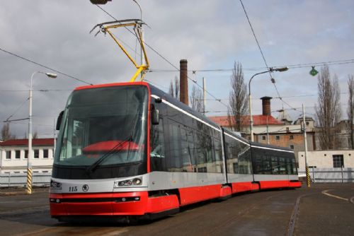Foto: Plzeň brázdí v rámci testů nová Škoda tramvaj pro Prahu
