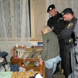 Pomocí tísňové linky seniorů mouhou strážníci pomoci