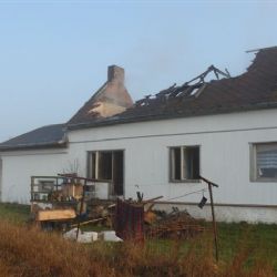 Požár v Zálezlech odhalil pytle s marihuanou