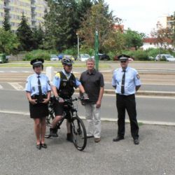 Předání jízdního kola pro cyklohlídku OS Skvrňany-Zátiší. 