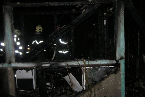 Foto: Při požáru plzeňské chaty se zranil majitel