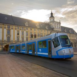 Primátor Wroclawi podepsal smlouvu o dodávce 28 tramvají ŠKODA 19T