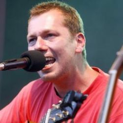 Rebel Xavier Baumaxa míří do musicbaru Anděl