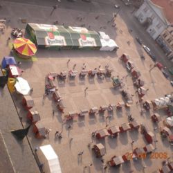Řemeslné Svatováclavské trhy na náměstí v Plzni střídá vinobraní 