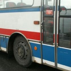 Řidič autobusu v Tachově nedal přednost náklaďáku
