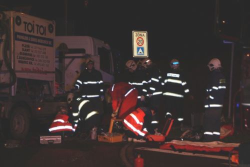 Foto: Řidič motorky nepřežil ráno v Plzni střet s náklaďákem