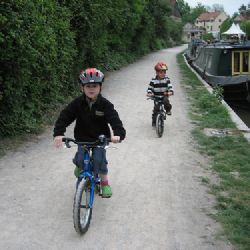 Řidič srazil osmiletého chlapce na kole