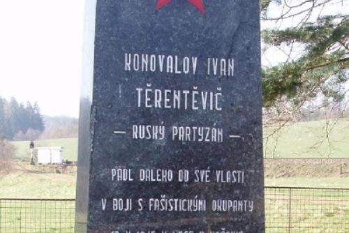 Foto: Rusové přijeli do kraje doplnit seznam válečných hrobů