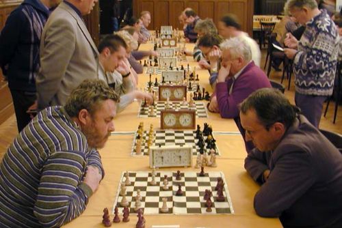 Foto: Šachový turnaj nalákal do Plzně velmistry