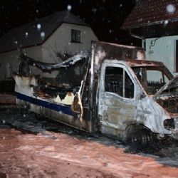 Shořelo auto plné salámů
