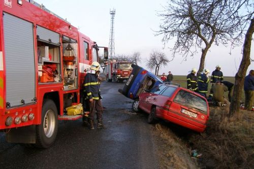 Foto: Silnice na Plzeňsku včera přinesly osm zranění a smrt