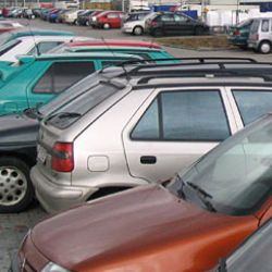 Skočil do nezamčeného cizího auta a ujel