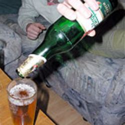 Slovně napadal otce i policii, tak putoval na záchytku